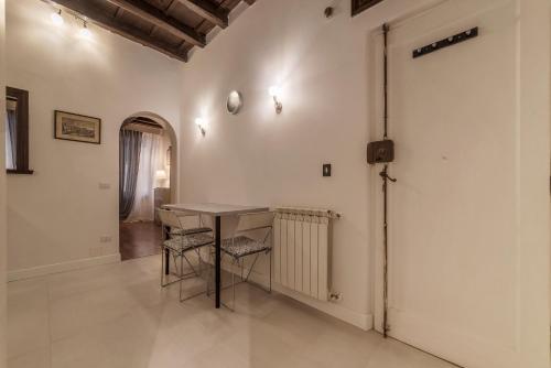 Fori Imperiali Elegant Apartment - image 14