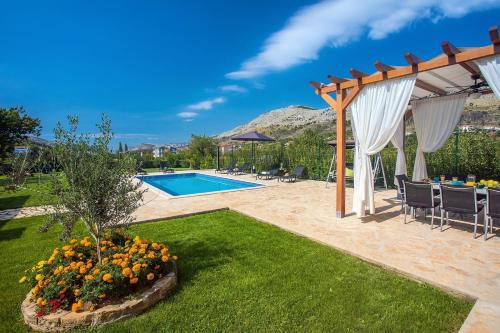 VILLA ROKO with 4 bedrooms, 32sqm heated pool