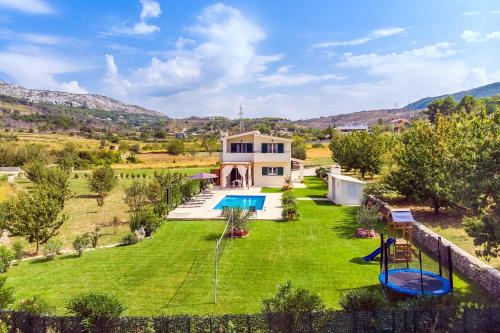 VILLA ROKO with 4 bedrooms, 32sqm heated pool