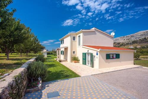 VILLA ROKO with 4 bedrooms, 32sqm heated pool