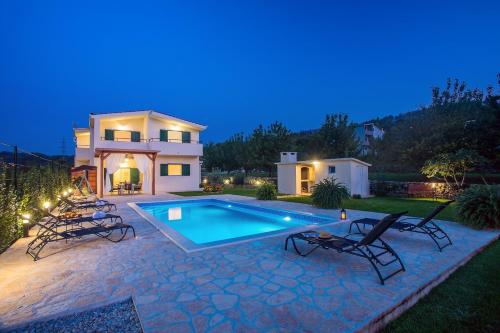 VILLA ROKO with 4 bedrooms, 32sqm heated pool