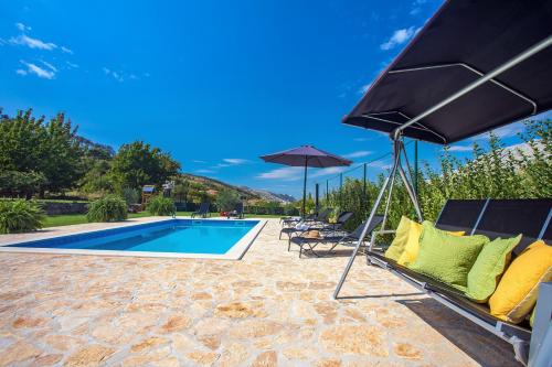 VILLA ROKO with 4 bedrooms, 32sqm heated pool