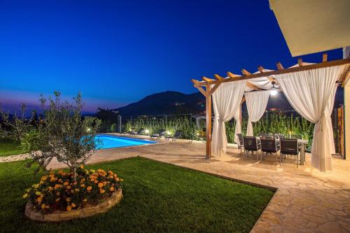 VILLA ROKO with 4 bedrooms, 32sqm heated pool