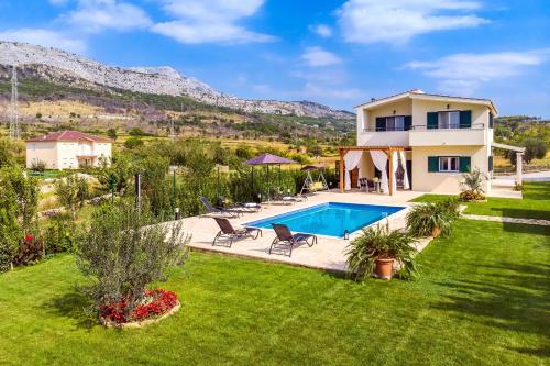 VILLA ROKO with 4 bedrooms, 32sqm heated pool