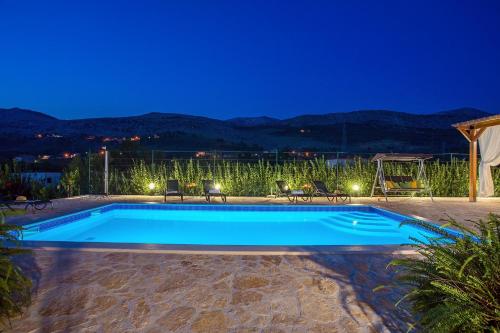 VILLA ROKO with 4 bedrooms, 32sqm heated pool