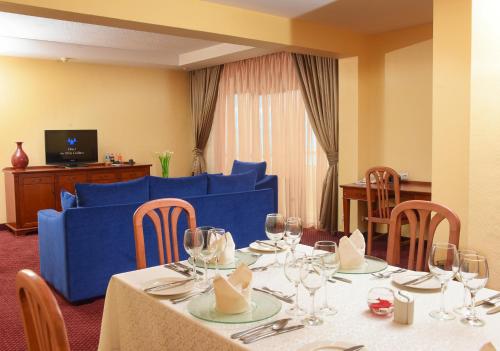 Superior Suite image 2