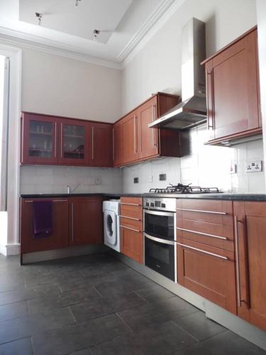 WEST END - Stunning, spacious, 3 bedroom, main door flat with private parking, Glasgow (Foto 9)