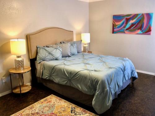 Private Bedroom Suite - Communal House near Integris United States