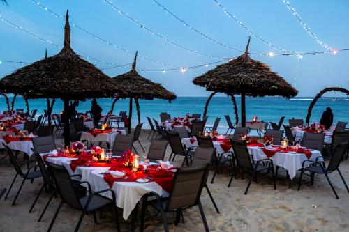 Restaurant, Southern Palms Beach Resort in Mombasa