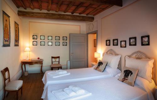2 twin beds