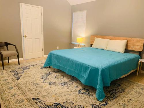 Amazing House for Rest, Relaxation, and Shopping Near Austin - King Bed