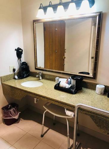 Boarders Inn & Suites by Cobblestone Hotels - Munising in Wetmore, USA