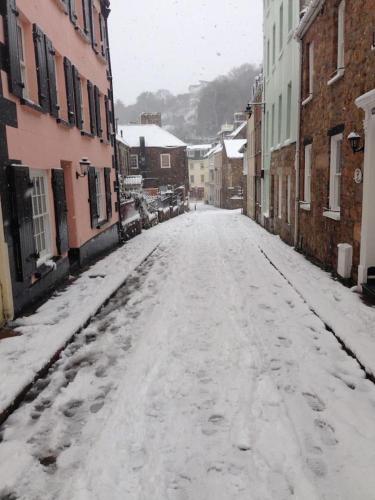 Fabulous Apartment in Historic House in St Aubin in Saint Aubin