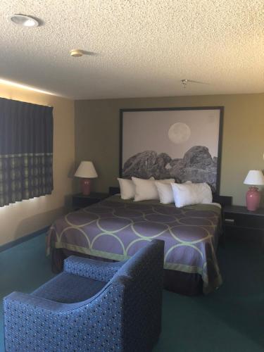 Super 8 by Wyndham Florence Canon City A - image 5