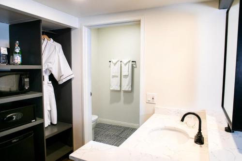 Vinland Hotel and Lounge - main image