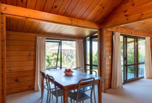Facilities, Waiheke Island Vineyard Holiday Houses in Surfdale