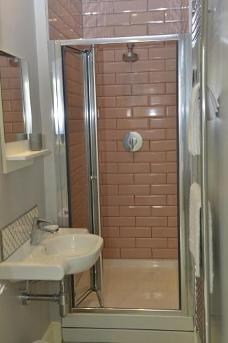 Old Chambers City center apartment, spacious and free parking!