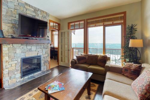 Blacksmith Lodge 7, Big White