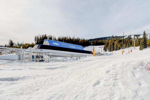 Snow Ghost Inn 326 in Big White, Canada