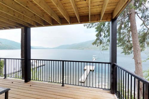 Sunshine Beach in Christina Lake (BC)