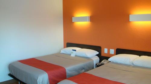 2 double beds