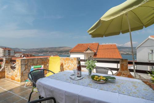 Apartments with a parking space Mastrinka Ciovo - 16463 