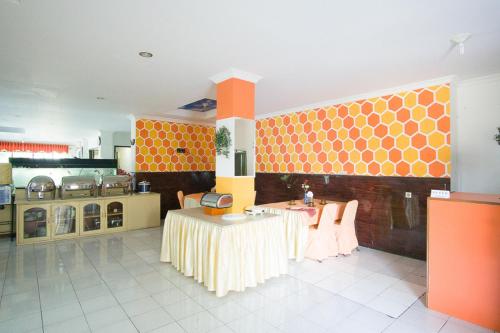 Étterem, RedDoorz Plus near Pelabuhan Bitung in Bitung