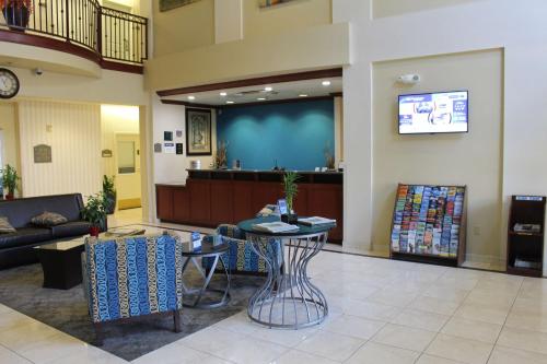 Lobby, Best Western Plus Lake Elsinore Inn and Suites in Lake Elsinore (CA)