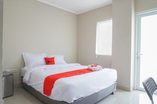 Residences by RedDoorz near MT Haryono - Minimum Stay 7 Days