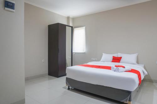 Residences by RedDoorz near MT Haryono - Minimum Stay 7 Days