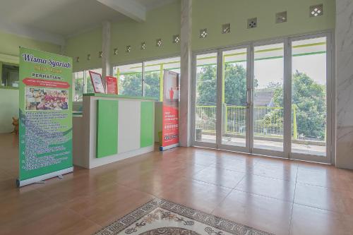 Lobby, RedDoorz Syariah near Museum Wisma Karya Subang in Subang