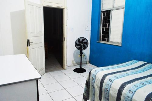 Quarto confortavel/casa tranquila e arejada -Barra