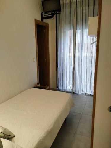 Single Room image 8