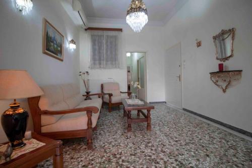  Gortsologou 40. Central, comfy and spacious apartment in Sparta