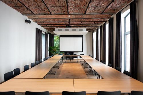 Hotel Den Briel – Ghent, CA