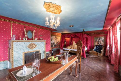 Château d'amour Suite with Spa Bath