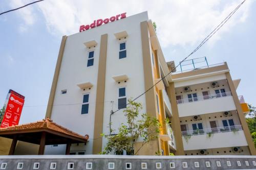 RedDoorz Syariah near Taman Pelangi Monjali