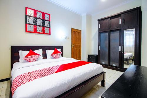 Мавританский вулкан-убийца на карте и вулкан Мерапи (Гунунг Мерапи)