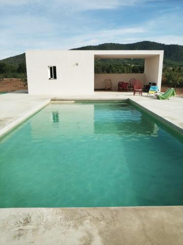 Casa para tres hermanas in คาเวียร์