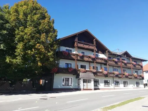 Hotel&Wirtshaus Sonne in Weyregg, Österreich