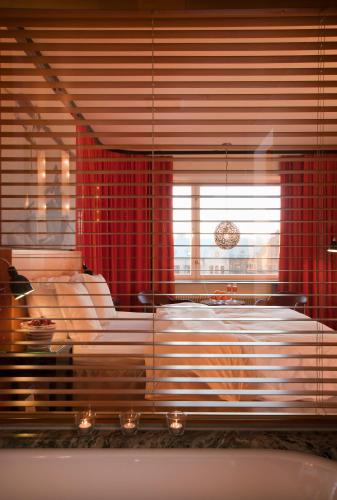 Hotel Rival - image 4