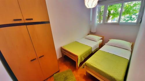 Town Center Apartment with Balcony - image 2