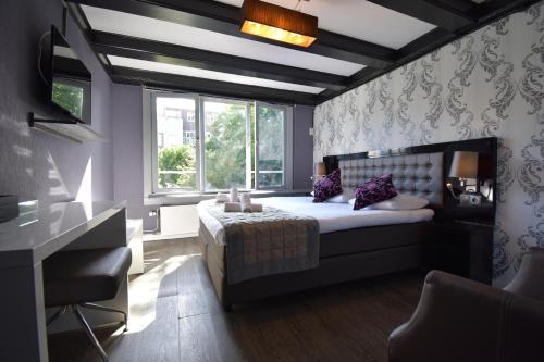 room detail thumbnail 1