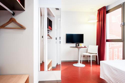 Ciutat Vella - image 10