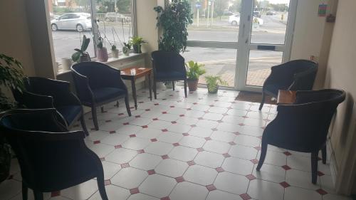 Airport Guest House - image 10