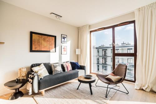 Apartment near Chopin Airport with parking place, Варшава