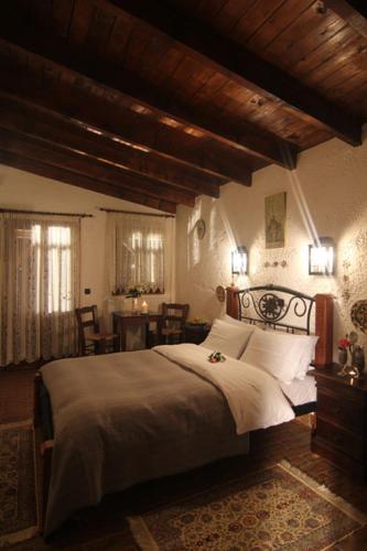 Chateaux Constantin Agistro - main image