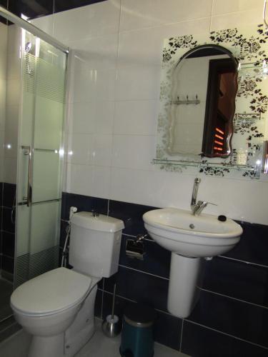 Double Room image 2