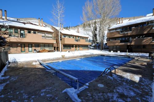 Remodeled 2 Bedroom East Vail Condo 6G with Hot Tub Market Free Shuttle