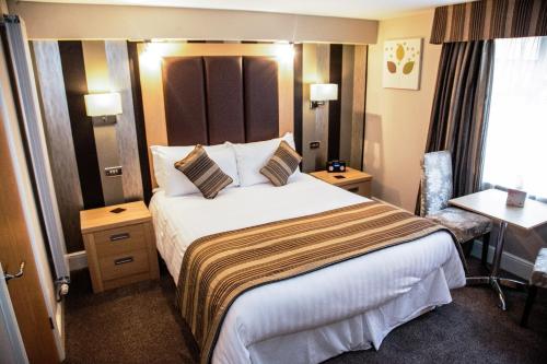 Trivelles Park Hotel - image 2